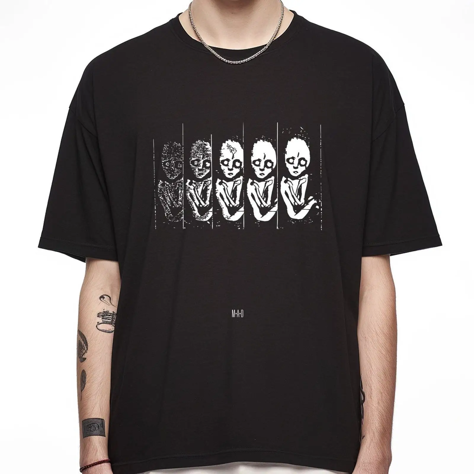 MAD 001 Tシャツ ミニマリストの美学を体現したブラン - Streetwear Brand Aesthetic のレビューと価格