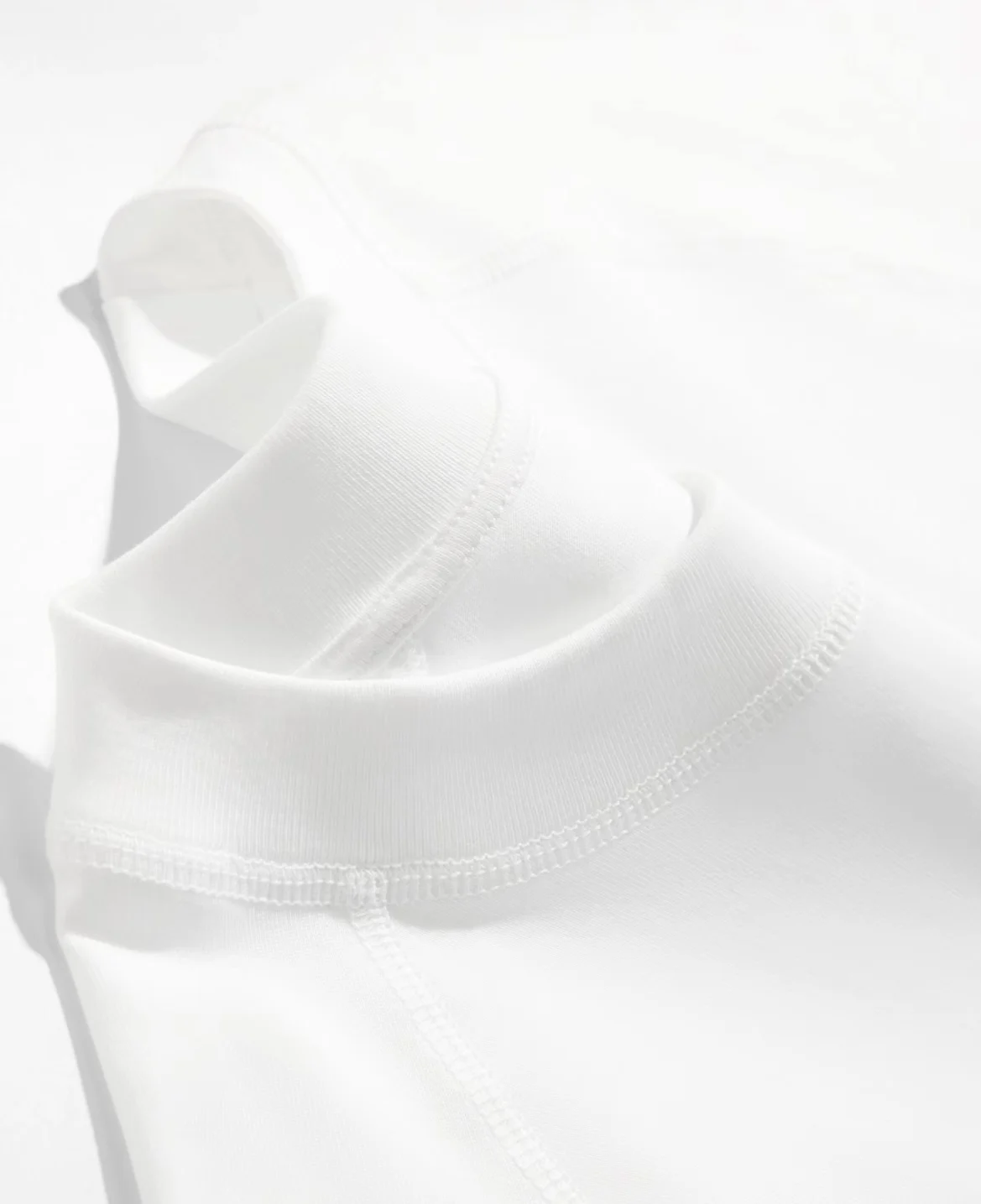 MAD 001 Tシャツ ミニマリストの美学を体現したブラン - Streetwear Brand Aesthetic のレビューと価格